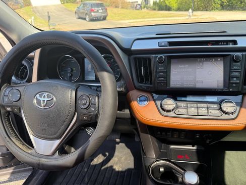 Used 2017 Toyota RAV4 Limited image 46