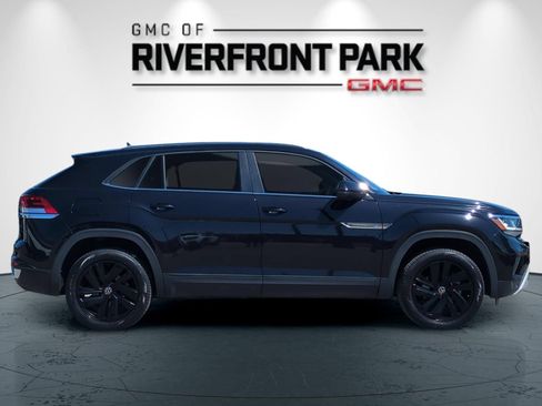 Used 2022 Volkswagen Atlas Cross Sport SE AWD/4WD image 2