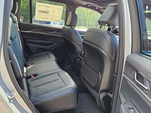 New 2025 Jeep Grand Cherokee Limited w/ Luxury Tech Group II image 15