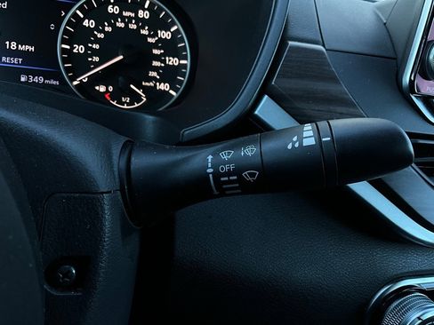 Used 2025 Nissan Altima 2.5 SV image 34