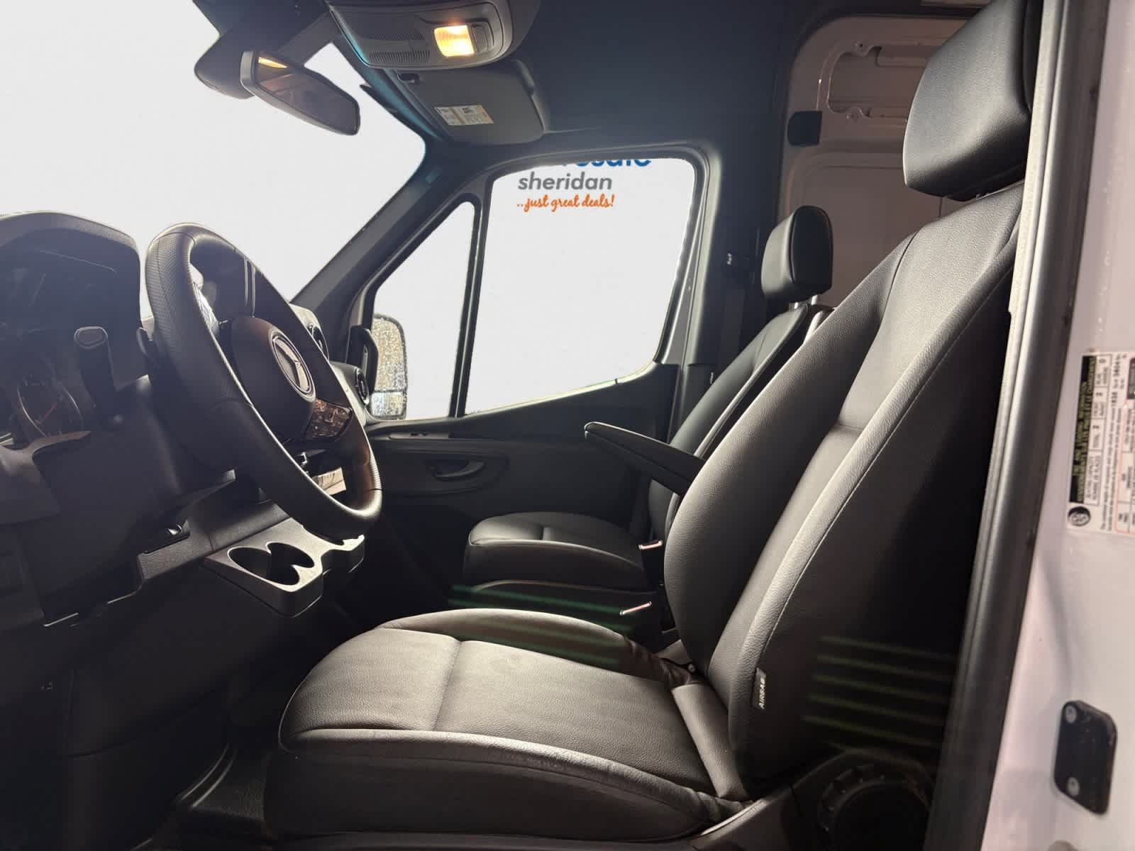 Used 2025 Mercedes-Benz Sprinter 2500 image 9
