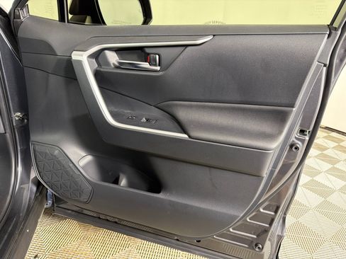 Used 2023 Toyota RAV4 SE image 14