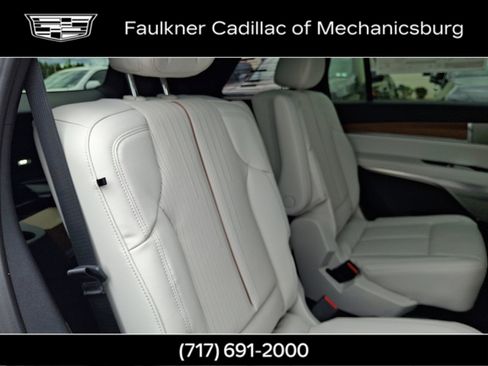 New 2026 Cadillac Vistiq Sport w/ LPO, Floor Liner Package AWD/4WD image 11