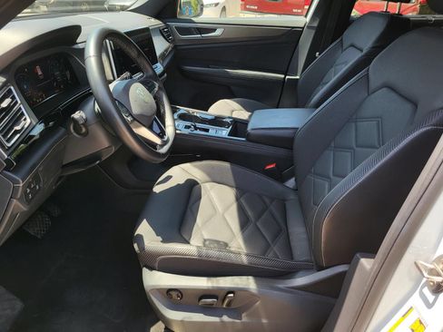Used 2024 Volkswagen Atlas Cross Sport SE AWD/4WD image 19