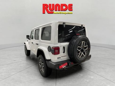 Used 2025 Jeep Wrangler Unlimited Sahara AWD/4WD image 7