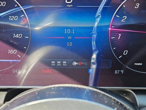 Used 2025 Mercedes-Benz GLC 300 image 10