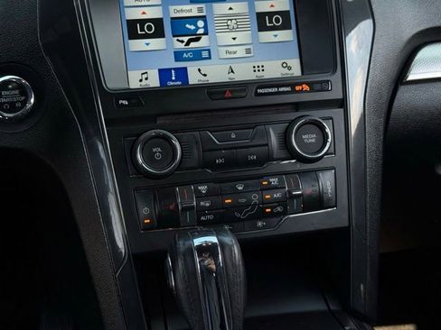 Used 2018 Ford Explorer XLT w/ XLT Appearance Package AWD/4WD image 24