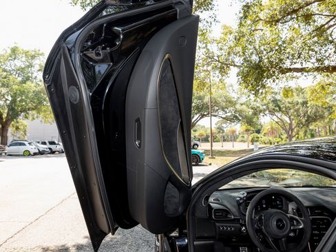 Used 2023 McLaren Artura image 62