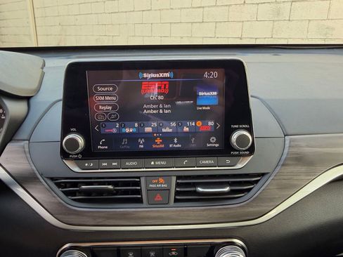 Used 2025 Nissan Altima 2.5 SV FWD image 17