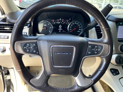 Used 2017 GMC Yukon Denali AWD/4WD image 12