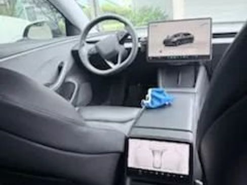 Used 2024 Tesla Model 3 Standard Range RWD image 2