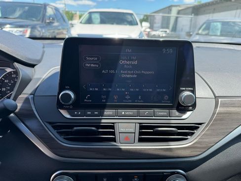 Used 2025 Nissan Altima 2.5 SV FWD image 31