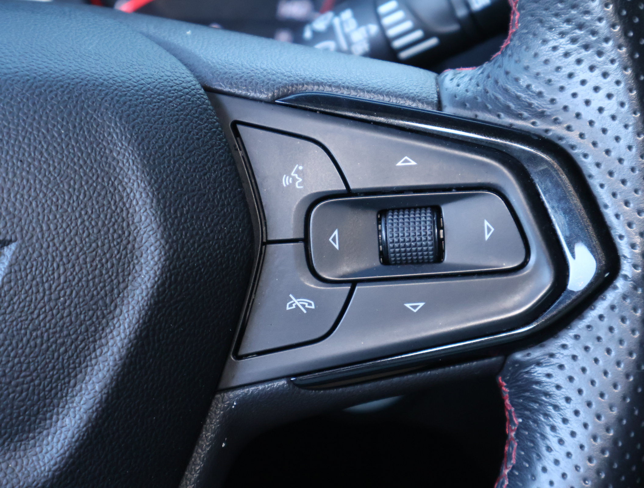 Used 2021 Chevrolet TrailBlazer RS w/ Convenience Package FWD image 14