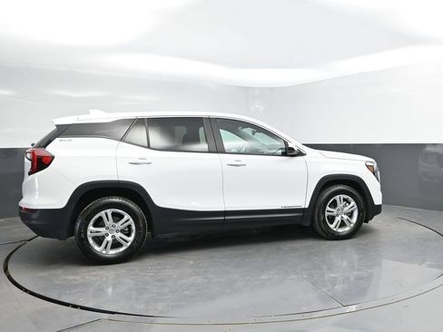 Used 2024 GMC Terrain SLE FWD image 10