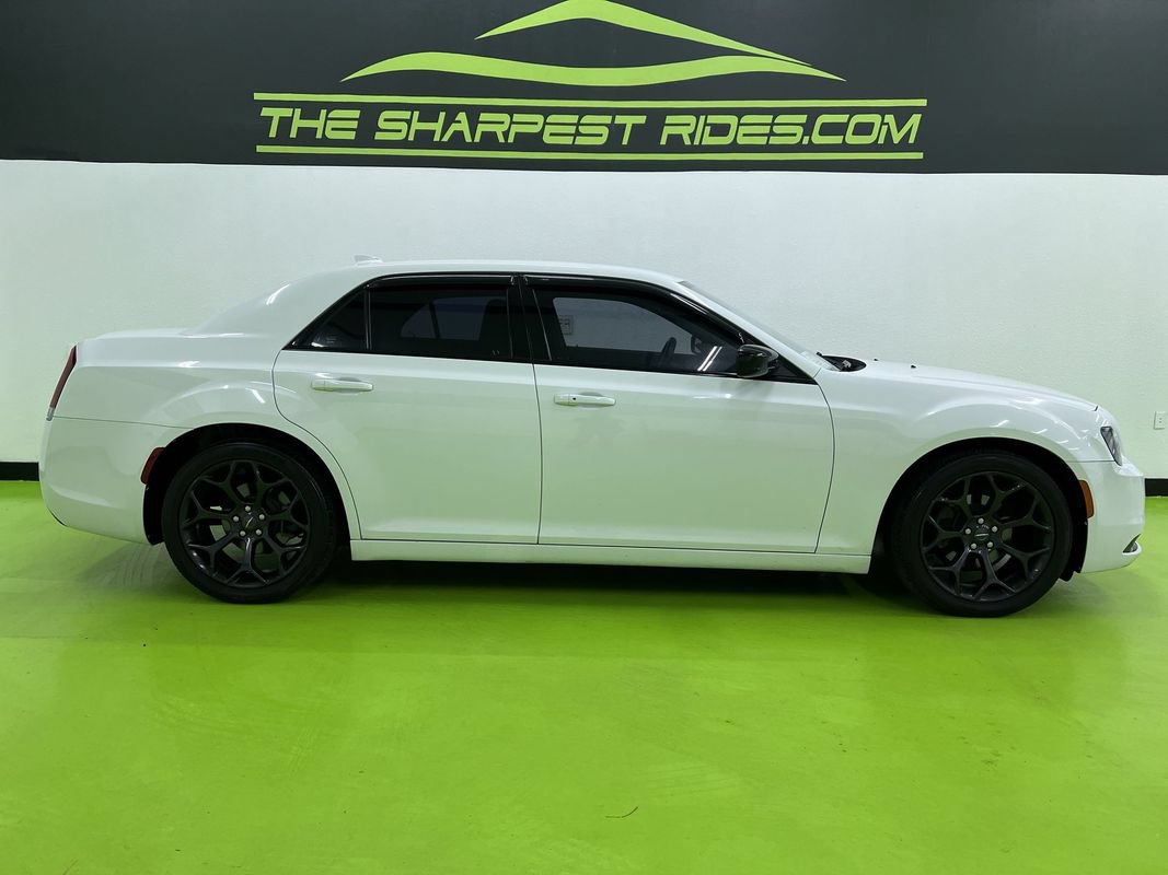 Used 2019 Chrysler 300 Touring w/ Sport Appearance Package RWD image 11
