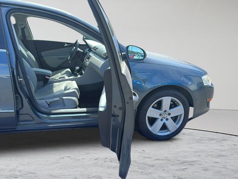 Used 2009 Volkswagen Passat Komfort FWD image 18