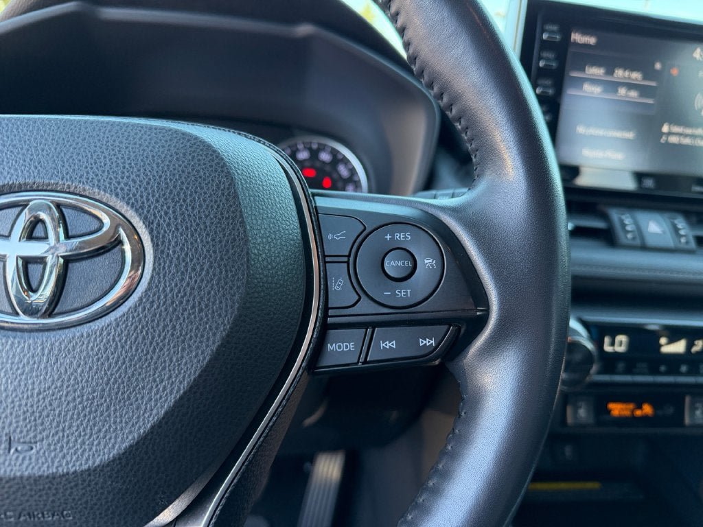 Used 2020 Toyota RAV4 XLE Premium AWD/4WD image 17
