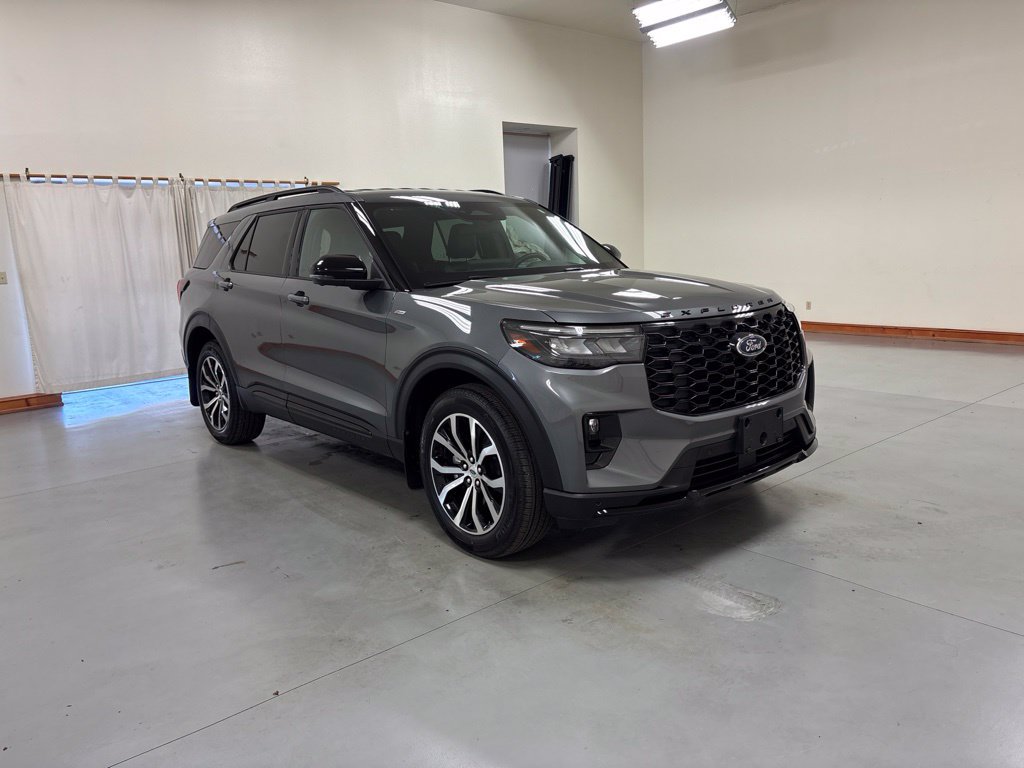 Used 2025 Ford Explorer ST-Line AWD/4WD image 2
