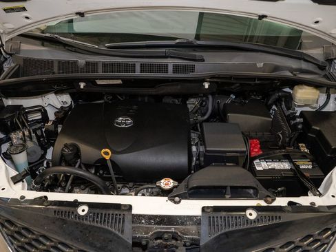 Used 2017 Toyota Sienna SE Premium image 22