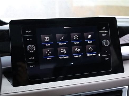 New 2025 Volkswagen Taos SE image 13