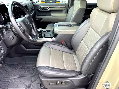 Used 2022 Chevrolet Silverado 1500 ZR2 w/ Technology Package image 12