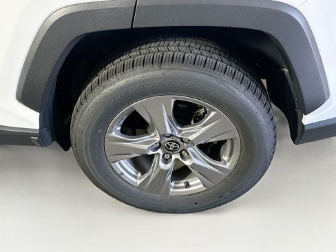 Used 2025 Toyota RAV4 XLE FWD image 11