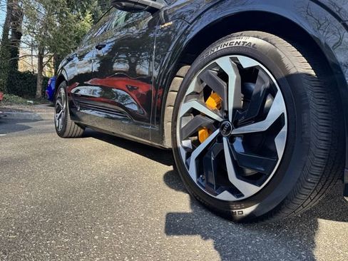 Used 2023 Audi e-tron Premium Plus image 9