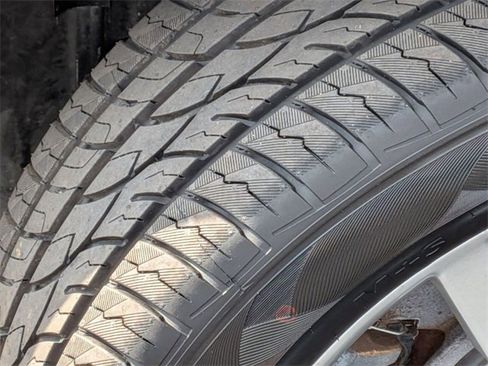 Used 2017 Nissan Rogue SV w/ SV Family Package image 11