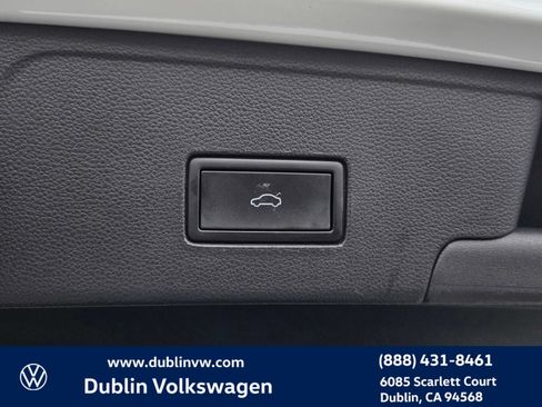 Certified 2023 Volkswagen Atlas Cross Sport SE w/ Panoramic Sunroof Package FWD image 25