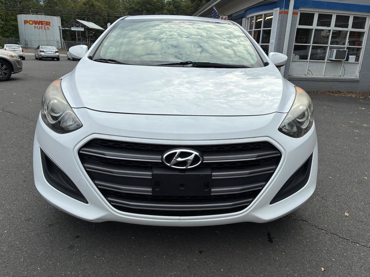Used 2017 Hyundai Elantra GT FWD image 8