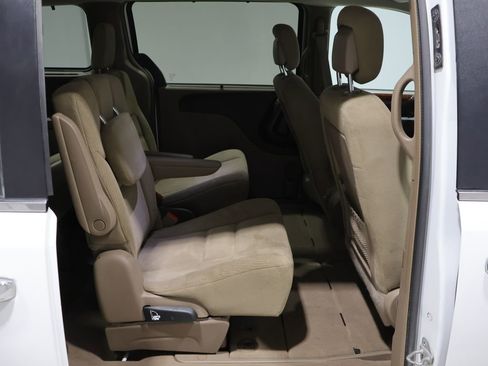 Used 2015 Chrysler Town & Country Touring w/ Driver Convenience Group FWD image 24