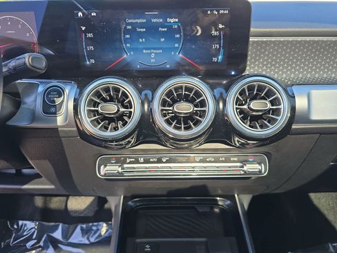 Used 2024 Mercedes-Benz GLB 250 4MATIC image 23