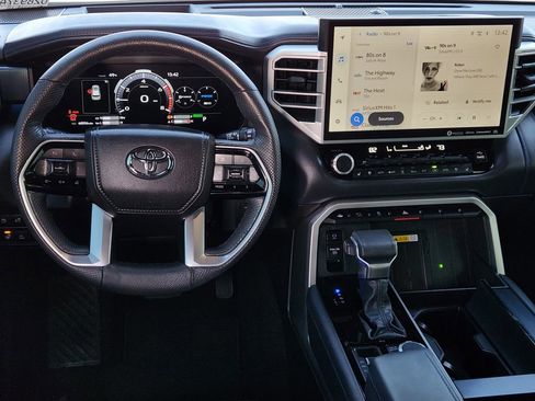 Used 2024 Toyota Sequoia Platinum image 34