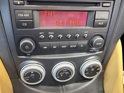 Used 2019 Nissan 370Z w/ Sport Package image 14