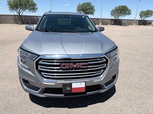 Used 2023 GMC Terrain SLT AWD/4WD image 3