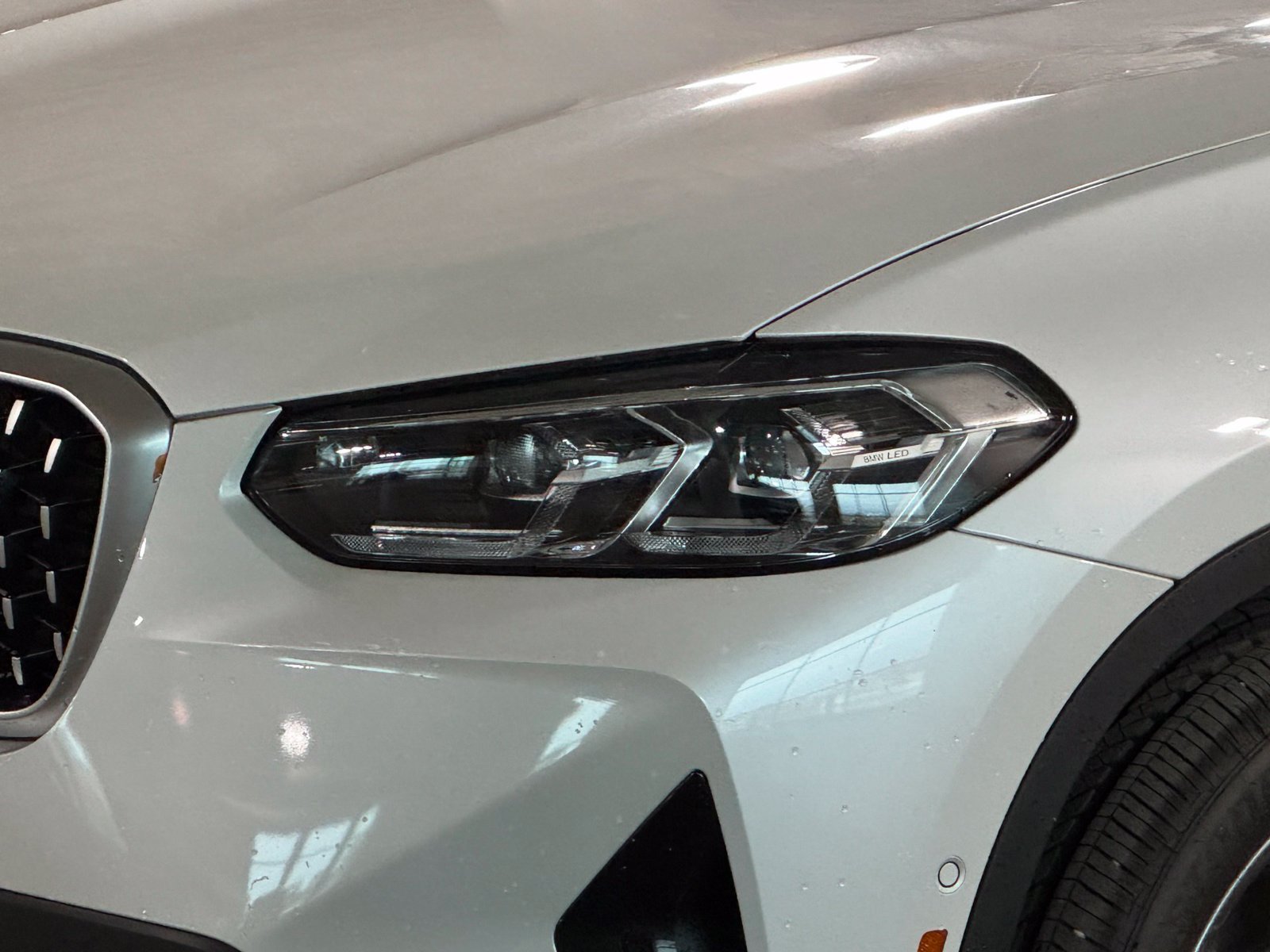 Used 2025 BMW X4 xDrive30i AWD/4WD image 5