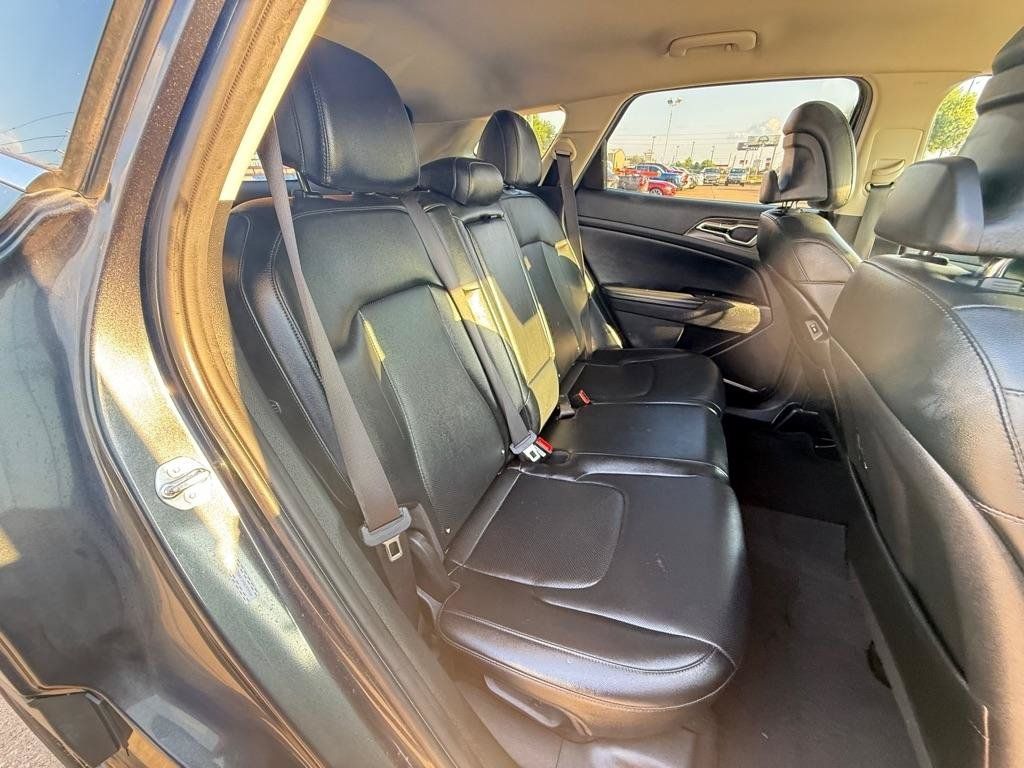 Used 2023 Kia Sportage EX FWD image 18