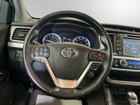 Used 2017 Toyota Highlander Limited AWD/4WD image 12