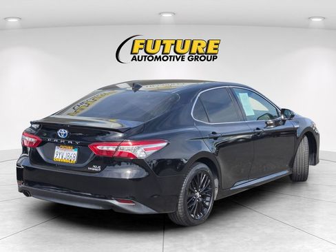 Used 2020 Toyota Camry XLE FWD image 4