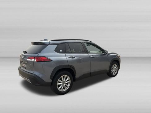 Used 2022 Toyota Corolla Cross LE FWD image 4