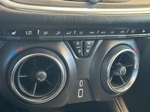 Used 2025 Chevrolet Blazer LT FWD image 20