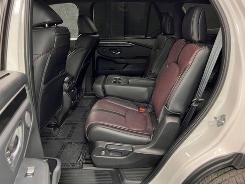 Used 2025 Honda Pilot Black Edition image 21