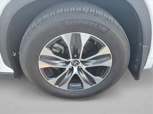 Used 2023 Toyota Highlander XLE FWD image 21