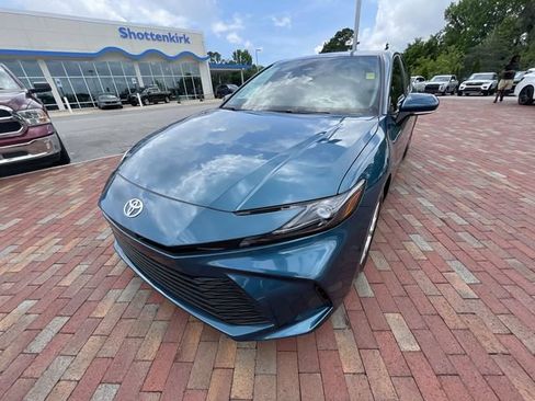 Used 2025 Toyota Camry LE FWD image 28