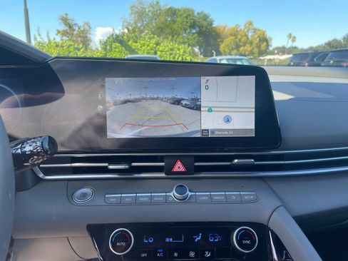 Used 2025 Hyundai Elantra SEL image 23