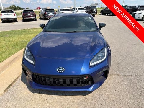 Used 2024 Toyota GR86 Premium RWD image 2