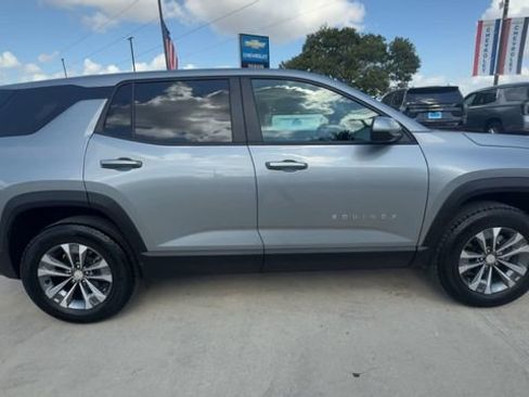 Used 2026 Chevrolet Equinox LT AWD/4WD image 9