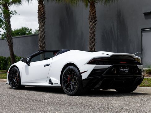 Used 2021 Lamborghini Huracan EVO RWD image 23