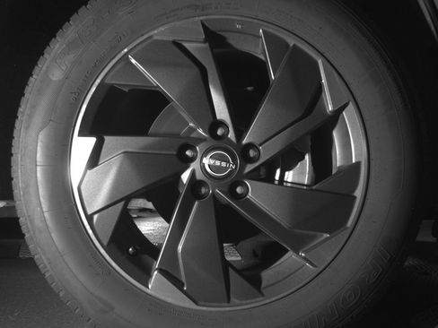 Used 2025 Nissan Rogue SV AWD/4WD image 13