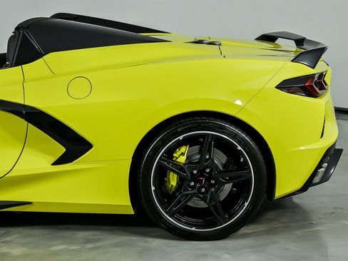 Used 2021 Chevrolet Corvette Stingray Premium Conv w/ Z51 Performance Package image 9